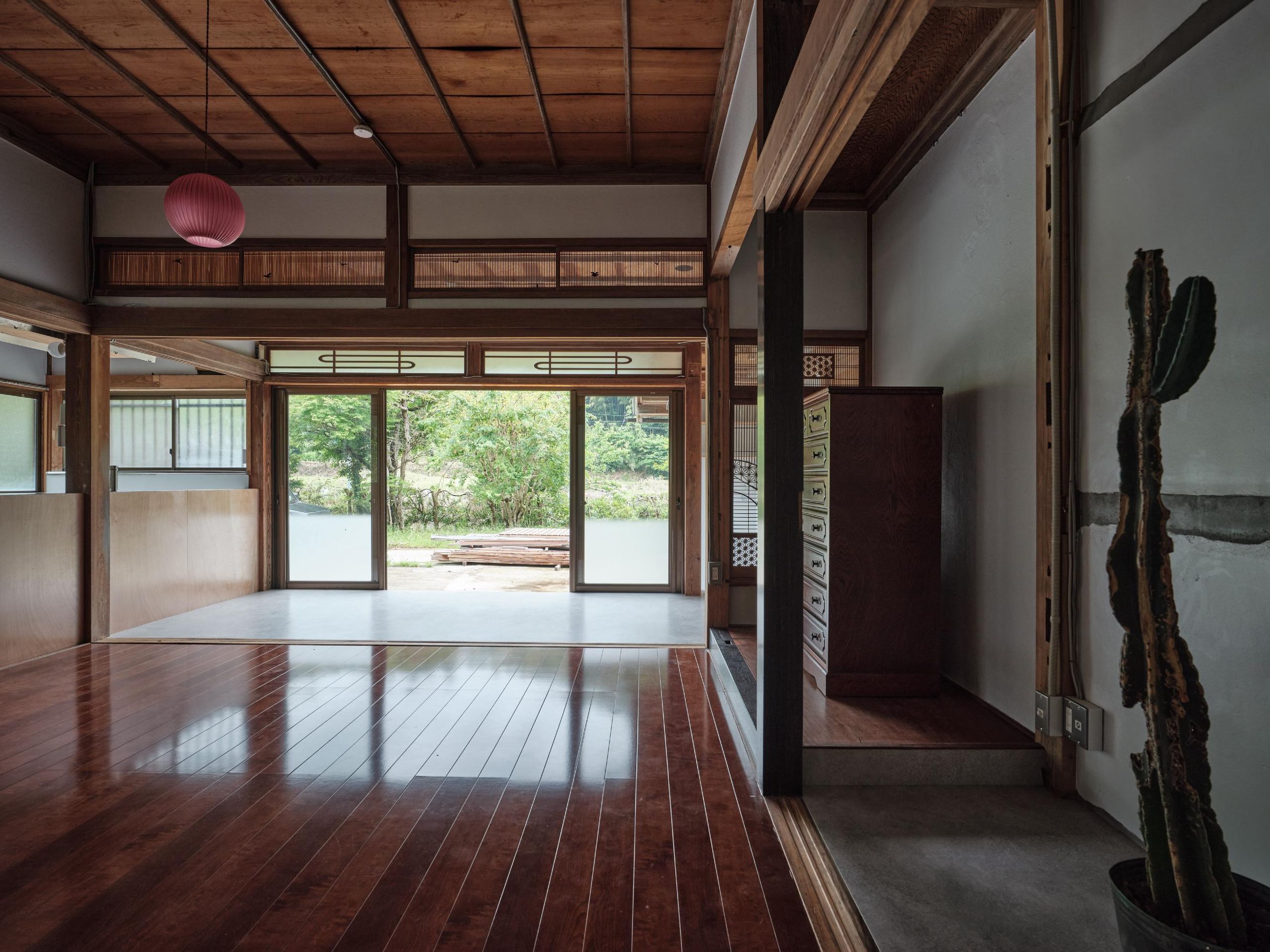 古民家を再生した建物内観